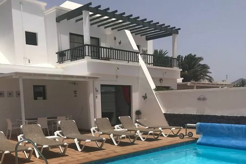 Villa 24, Family friendly villa, central location, close to beach & restaurant