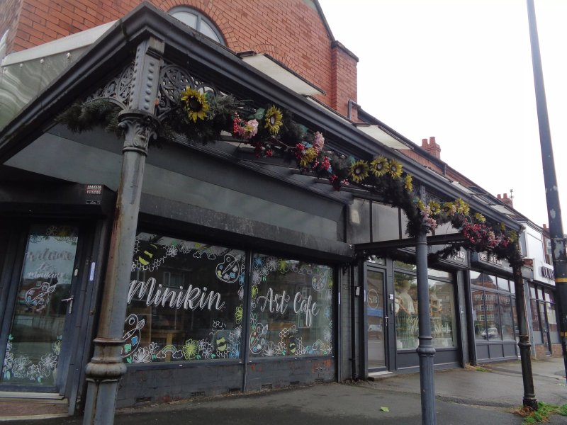 Minikin Paint A Pot & Art Cafe