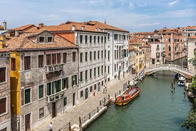 Castello Exquisite Historical Palazzo Apartment