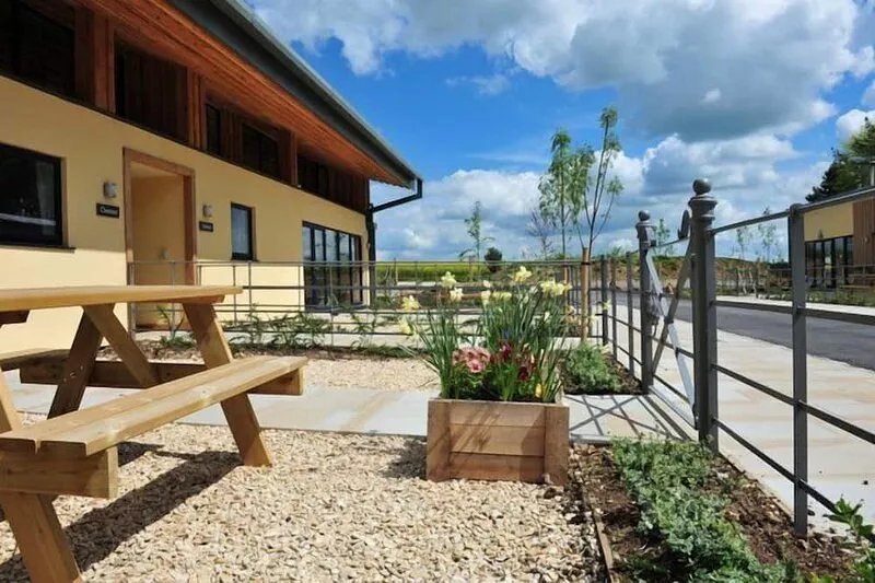 Sleeps 8, 4 Bedrooms, Dogs Welcome, No Smoking, Wood burner, Wi-Fi*, Garden