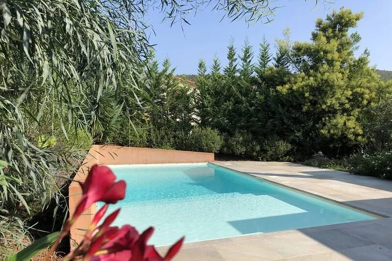 B - 3 rooms 2 bathrooms with sea view and terrace 7 mn from the beach