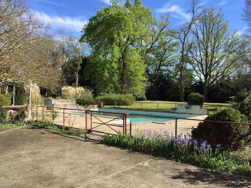 Château Pour 24 Personne