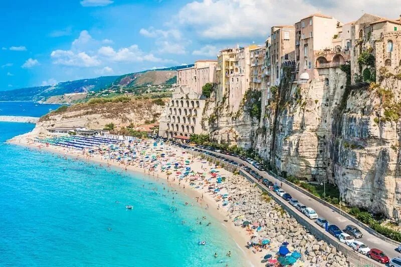 Studio Apartment at Pizzo Beach Club. Two Pools & Close to Beach. Free WI-FI.