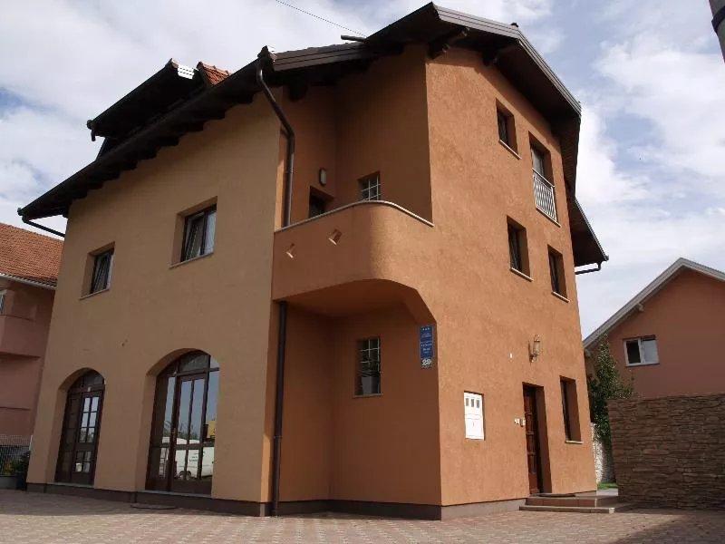 Rooms and Apartments Altis