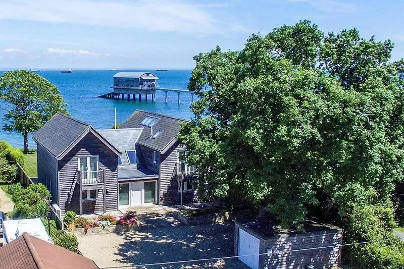 Beach Side -  a house that sleeps 8 guests  in 4 bedrooms