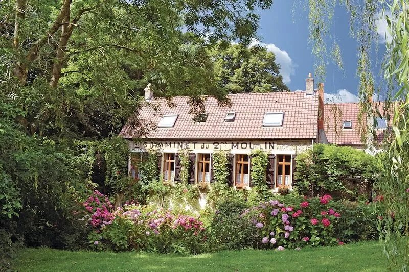 5 bedroom accommodation in Wimille