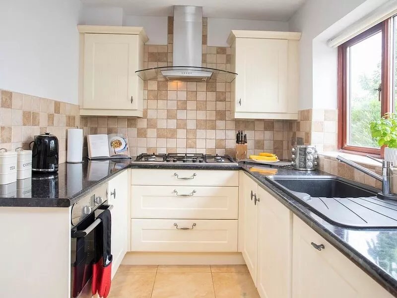 FRON, family friendly, with a garden in Menai Bridge