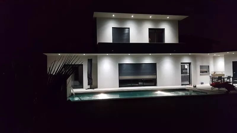 New contemporary villa with private pool 400 M from the sea