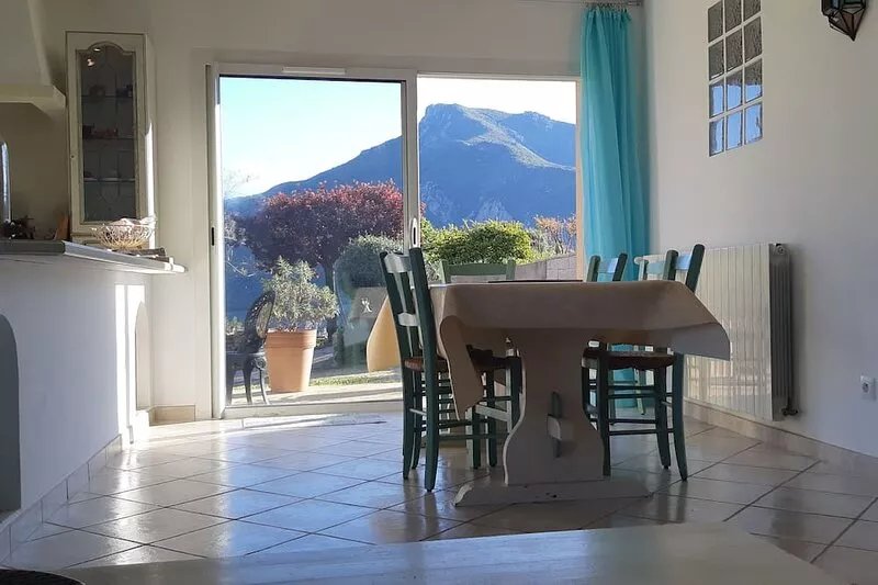 GROUND FLOOR i with garden, great view on the sea