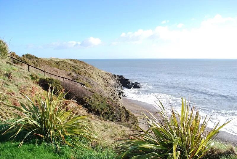 Breathtaking cliff top farmhouse with deserted beach