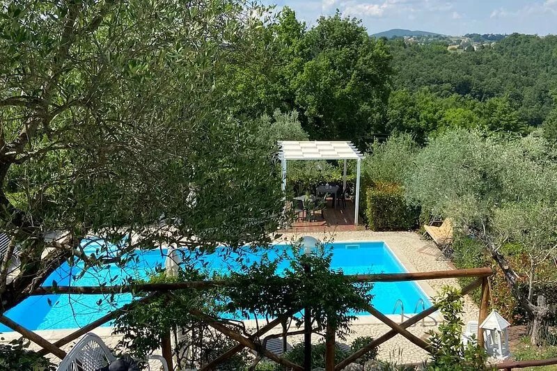 ** VILLA in UMBRIA divided into 5 independent rooms + swimming pool + billiards