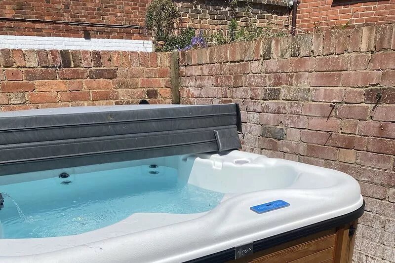 A Beautiful River Frontage Townhouse with  walled garden, hot tub and fire pit