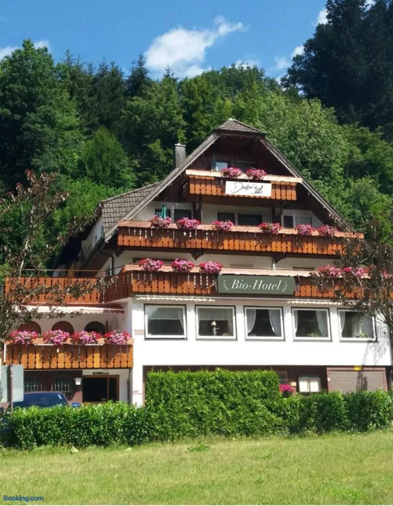 Decker's Bio Hotel