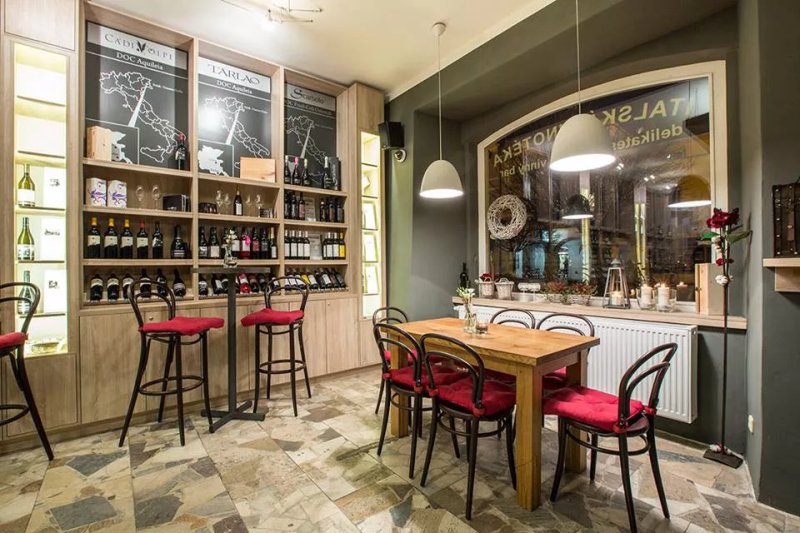 Italska vinoteka Mandi