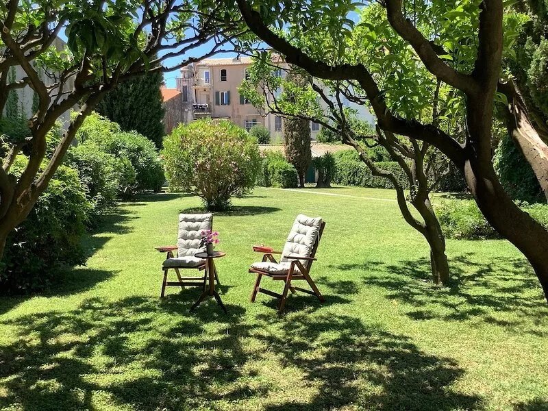 Rare! The Villa Jardin in the Old Town Antibes