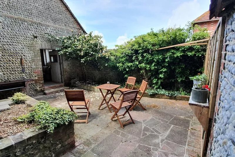 Entire Guest House. Cosy, self contained & rural.