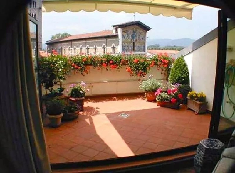 Deluxe Lucca Historic Center Apartment