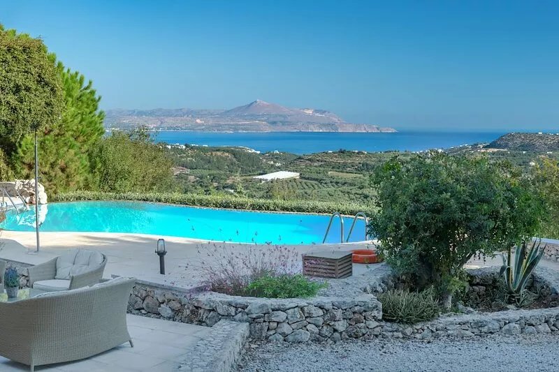 Spacious, Good Privacy, a Gorgeous Sea View, ideal for groups or large families.