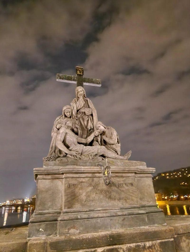 Statue of the Lamentation of Christ