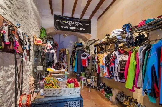 REYNES CYCLING Bike Rental