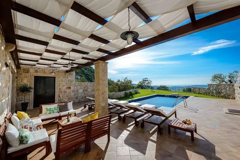 Unique décor, picturesque views, private pool, a heavenly escape!