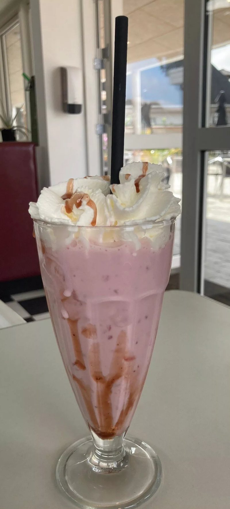Mom's Diner And Ice