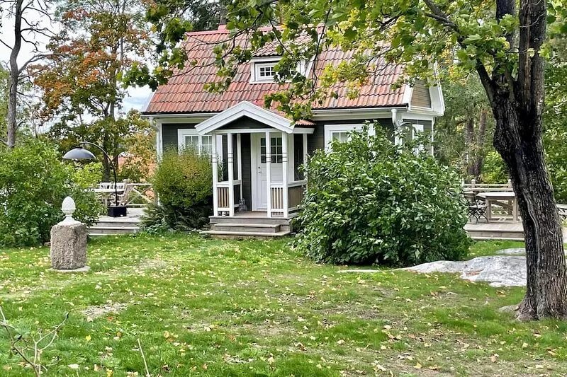 Charming lake house with private shore and amazing seaview
