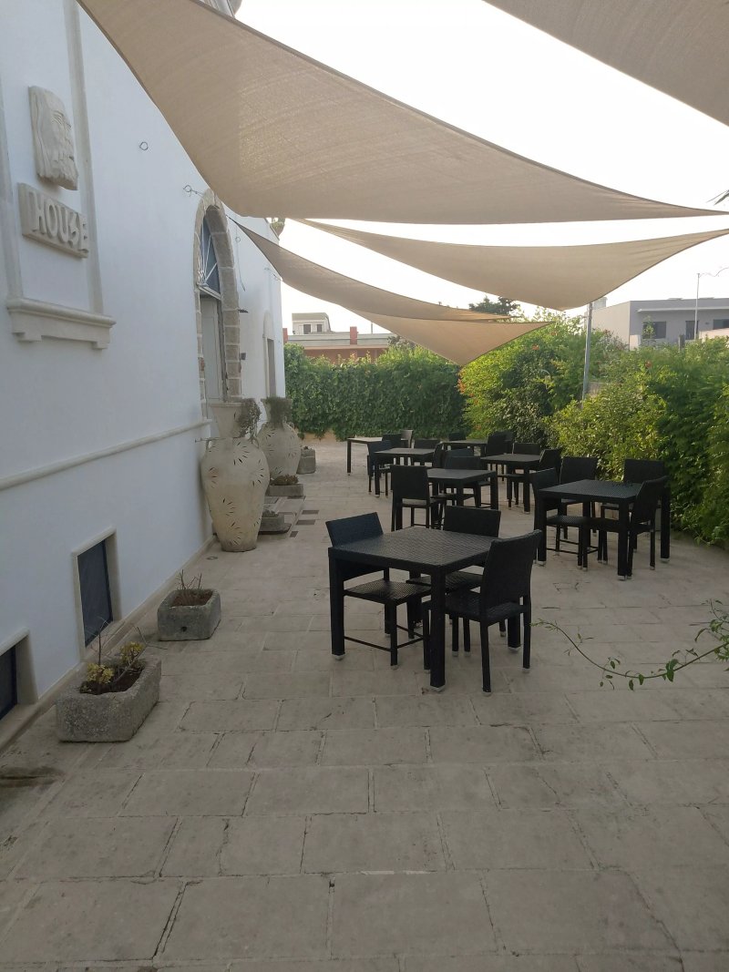 House Wine Bar & Pizzeria