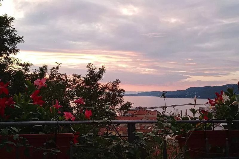 Newly refurbished central flat on San Giusto hill overlooking the sea