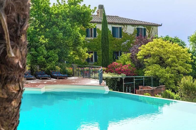 Historic Holding with wonderful swimming pool near Siena, Tuscany, Italy