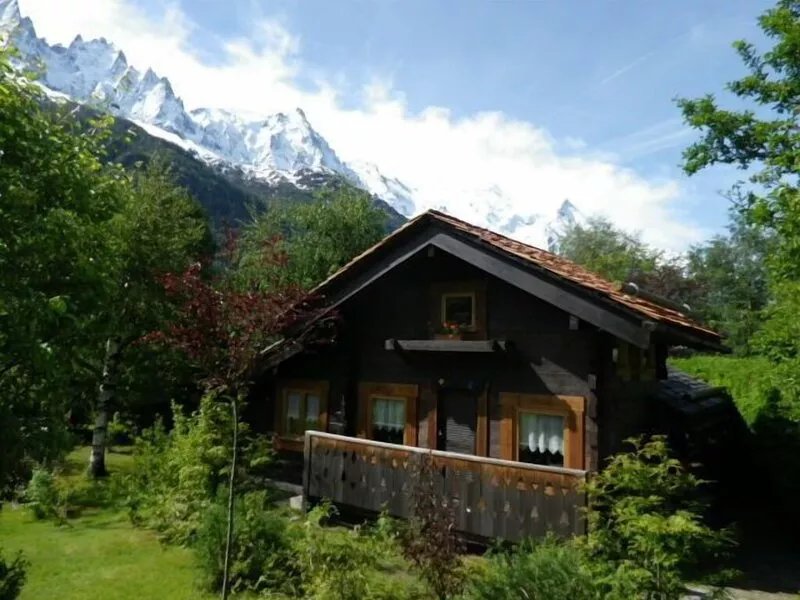 Pleasant little chalet in a residential area of chamonix