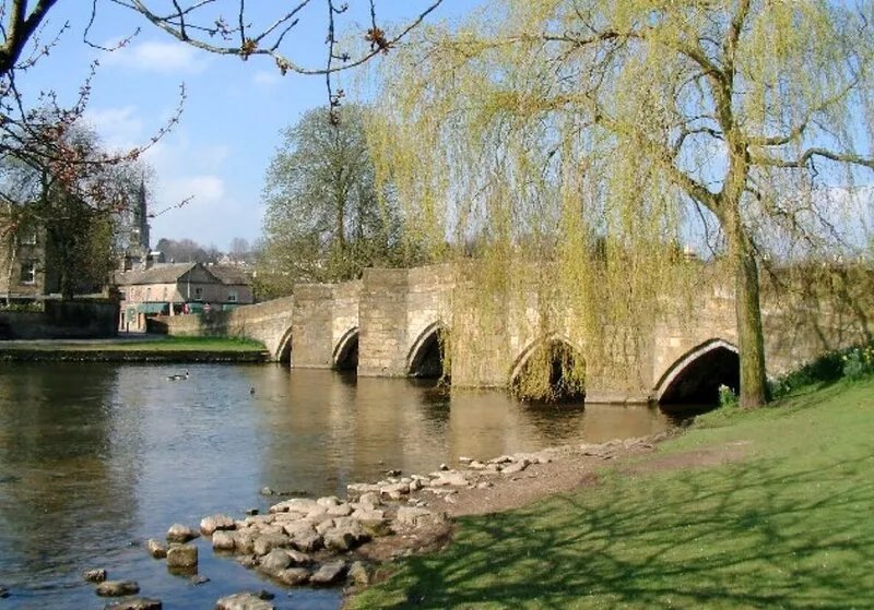 Beautiful riverside village cottage in the heart of the Peak District