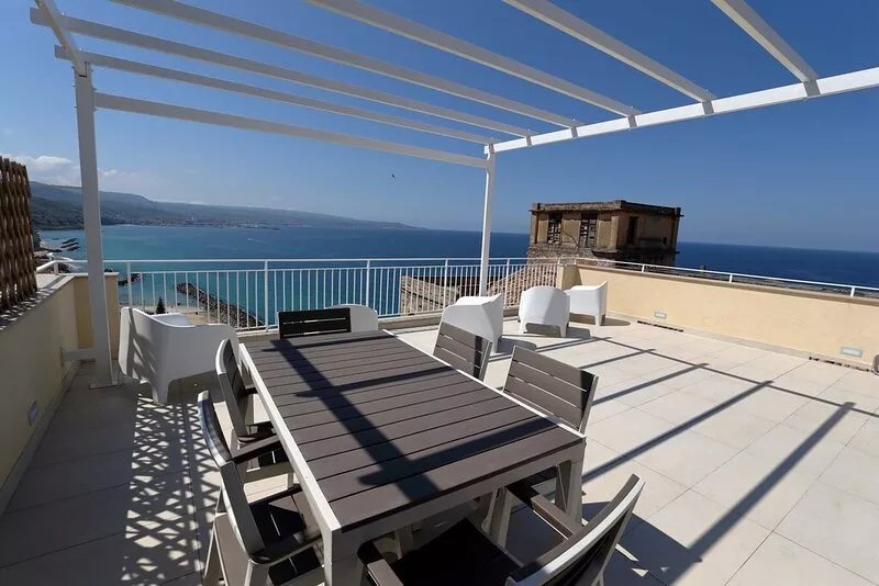 b & b in the historic center, with a panoramic terrace, 400 meters from the sea