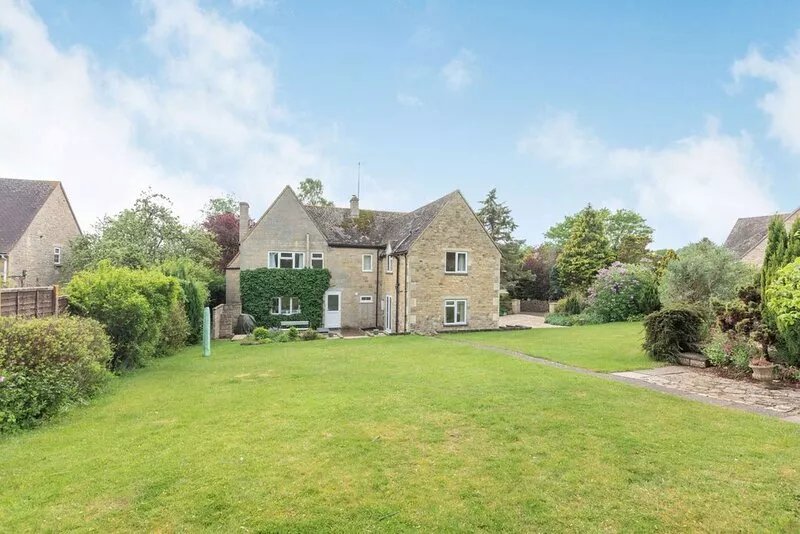 5 bedroom Cotswold holiday cottage with a superb garden - Elm Bank