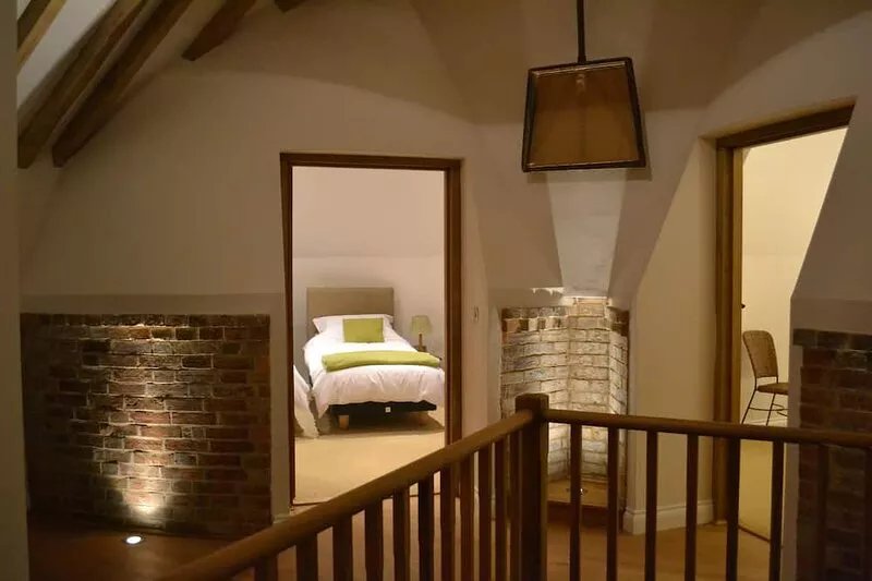 Converted barn / Oast House with amazing views and EV chargers