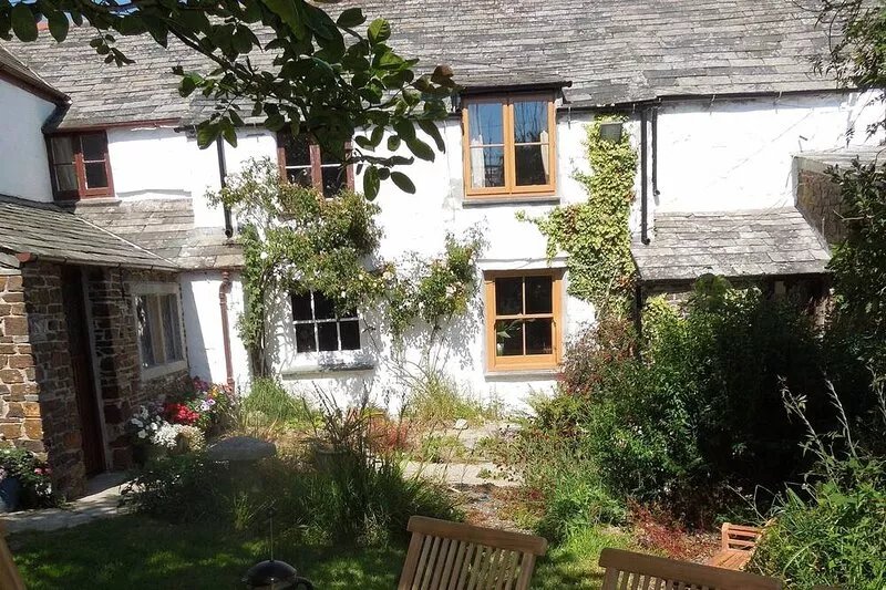 Spacious 600 Year Old Farmhouse, On The Rugged North Cornwall Coast