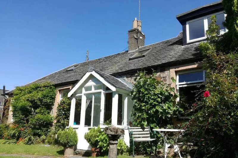 Traditional stone cottage in Stirling