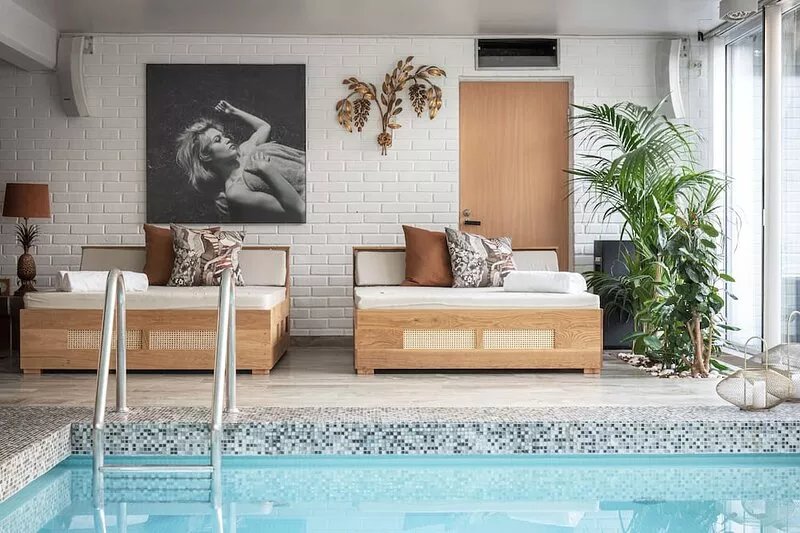 540sqm Luxury design house by the lake with pools