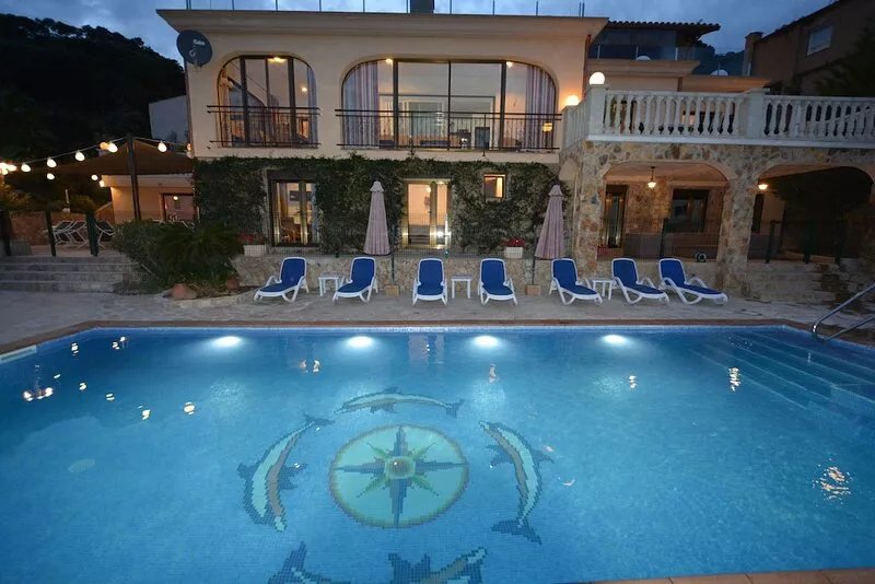Villa with heated pool and jacuzzi, fantastic sea views, air conditioning