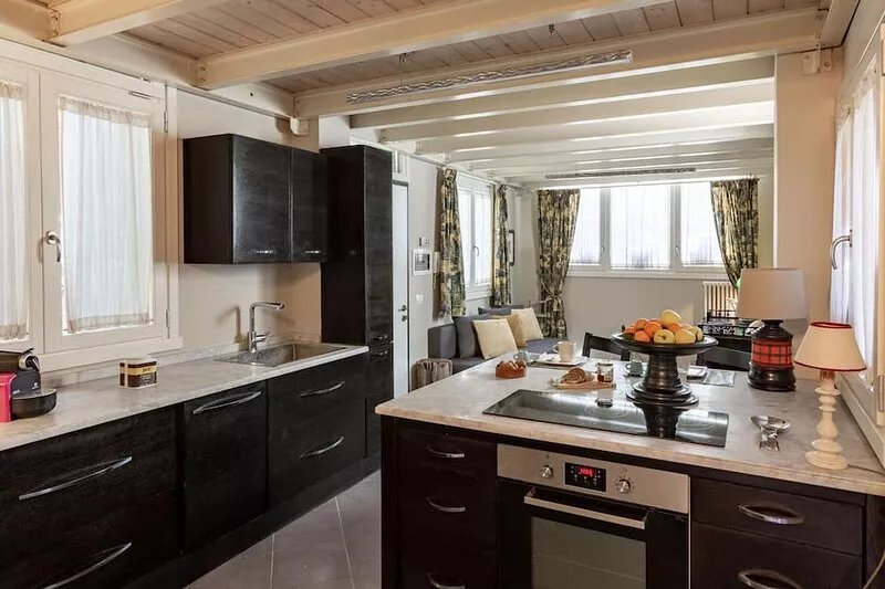 Fifteen-minute walk to the historic center single house with garden