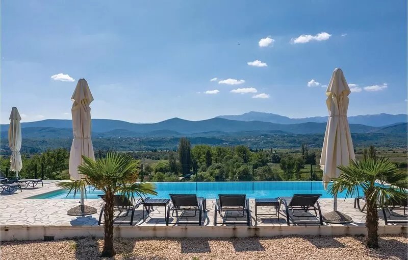 Gorgeous home in Glavina Donja with kitchen