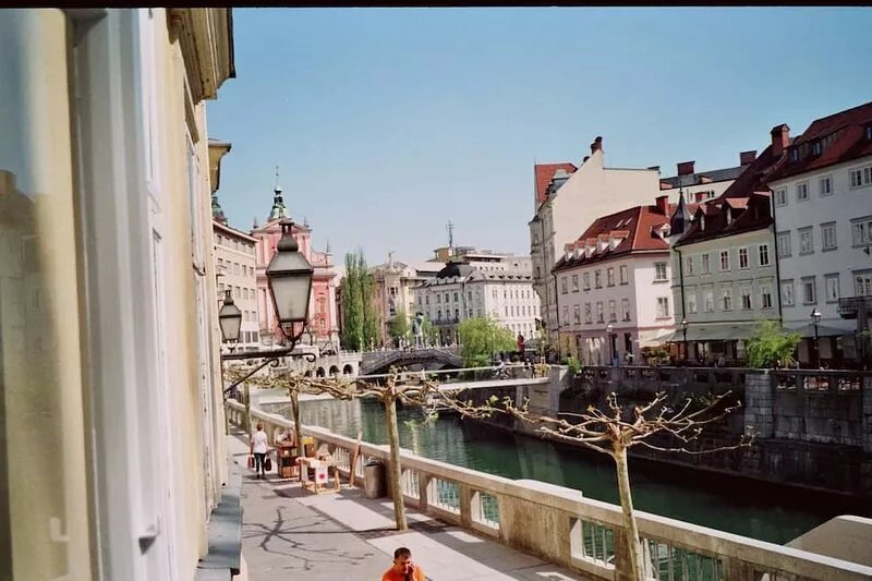 Charming Apartment with River and Castle View