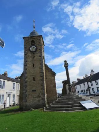 Clackmannan Tolbooth, Mercat Cross and Clackmannan Stone
