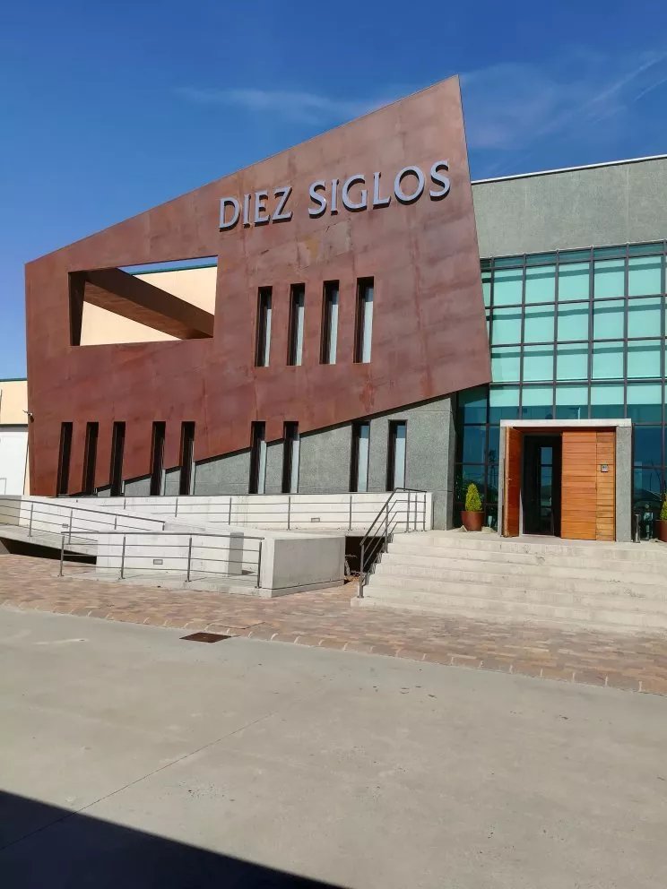 Diez Siglos