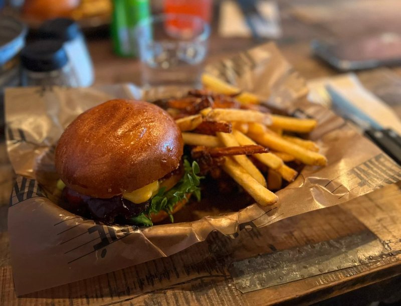 DINE Burgers Hede Fashion Outlet