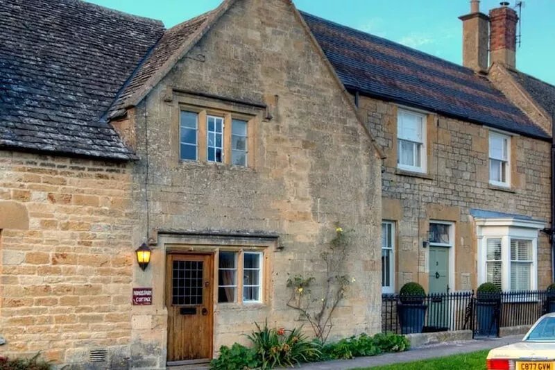 Romantic Holidays For Two In 17th Century Cotswold Cottage