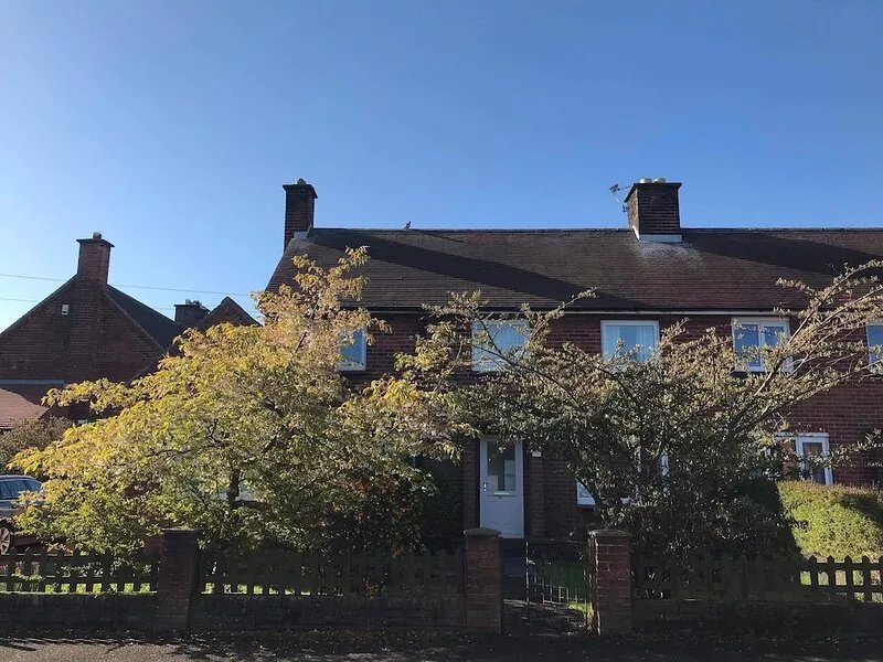 Comfy, spacious house, great base for couples and families, dogs welcome.