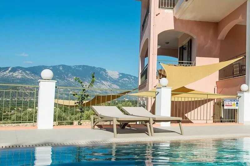 Villa Eleftheria: 4 bedrooms for up to 9 adults, pool and outstanding 180° views
