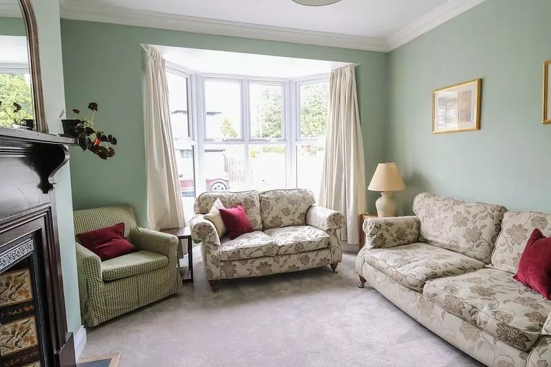 OSBORNE HOUSE, pet friendly, with a garden in Rhayader