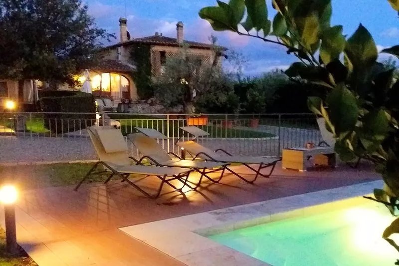 Fienile: luxury countryside villa, shared pool, ideal base to discover Tuscany